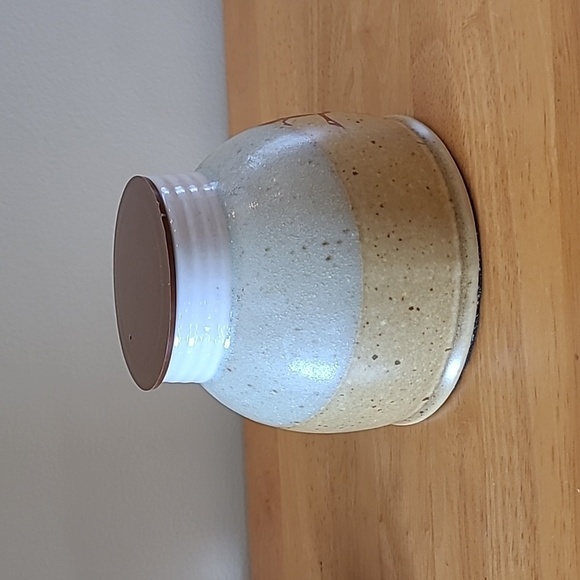 HANDCRAFTED POTTERY Lidded Travel/Office Mug - Picture 4 of 16